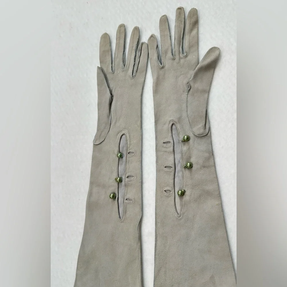Industria Argentina Dafnis Suede Opera Gloves w/Buttons - Picture 2 of 15